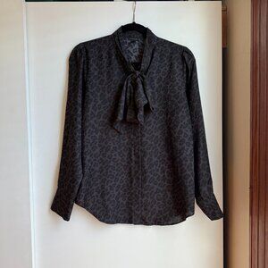 Ann Taylor Animal Print Tie V-Neck Popover (Size Small)